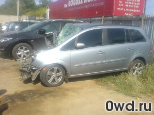 Битый автомобиль Opel Zafira